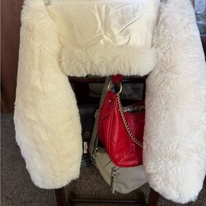 NWT- Adrienne Vittadini Ivory Faux Fur Wrap